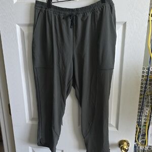 Lululemon Cropped Pants